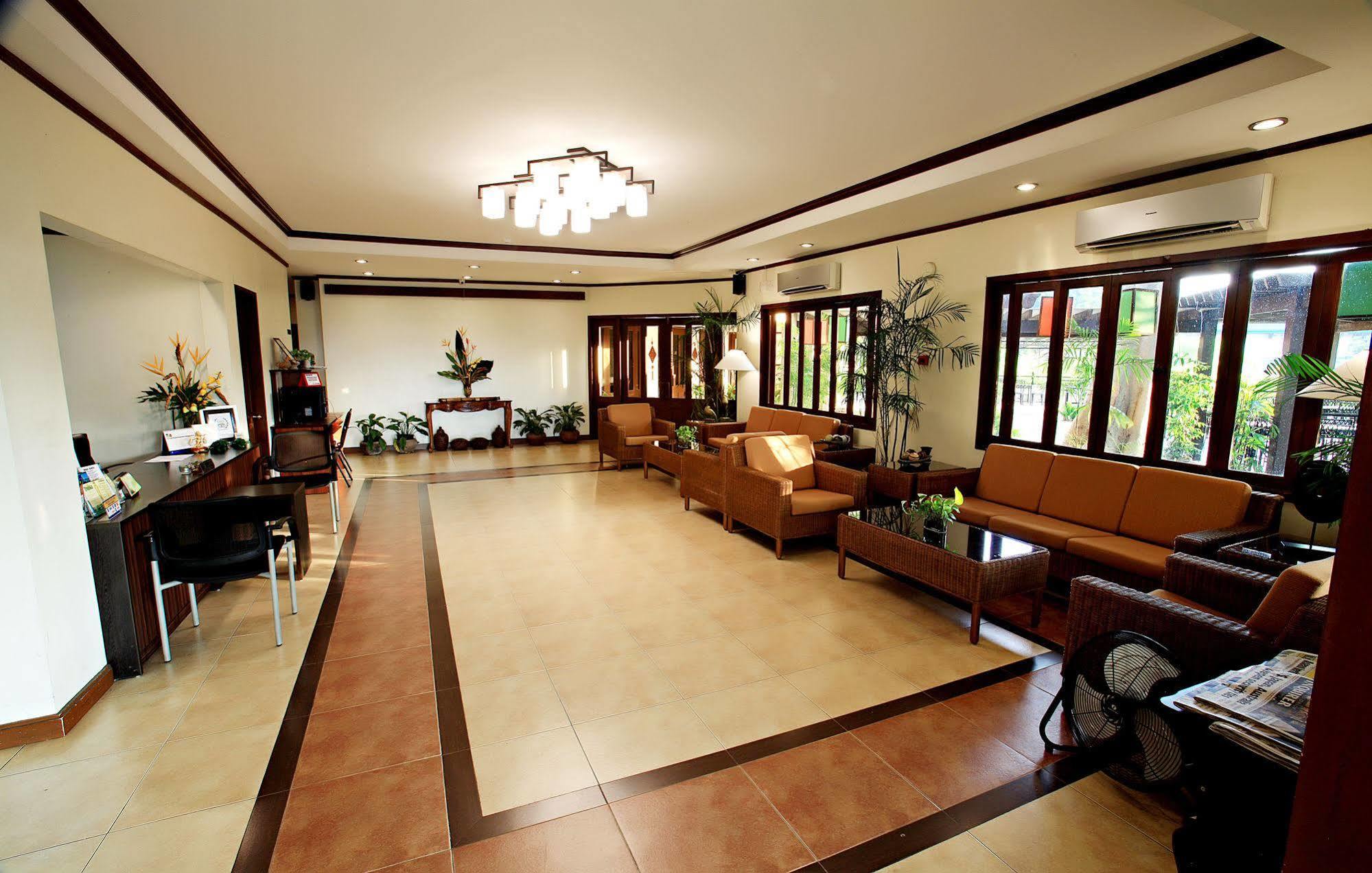 Hotel Tropika Davao City Exteriör bild