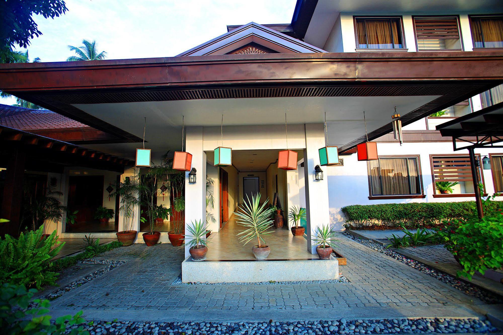 Hotel Tropika Davao City Exteriör bild