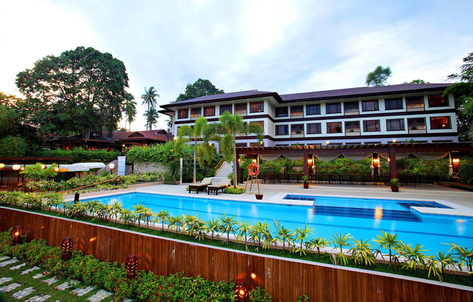 Hotel Tropika Davao City Exteriör bild
