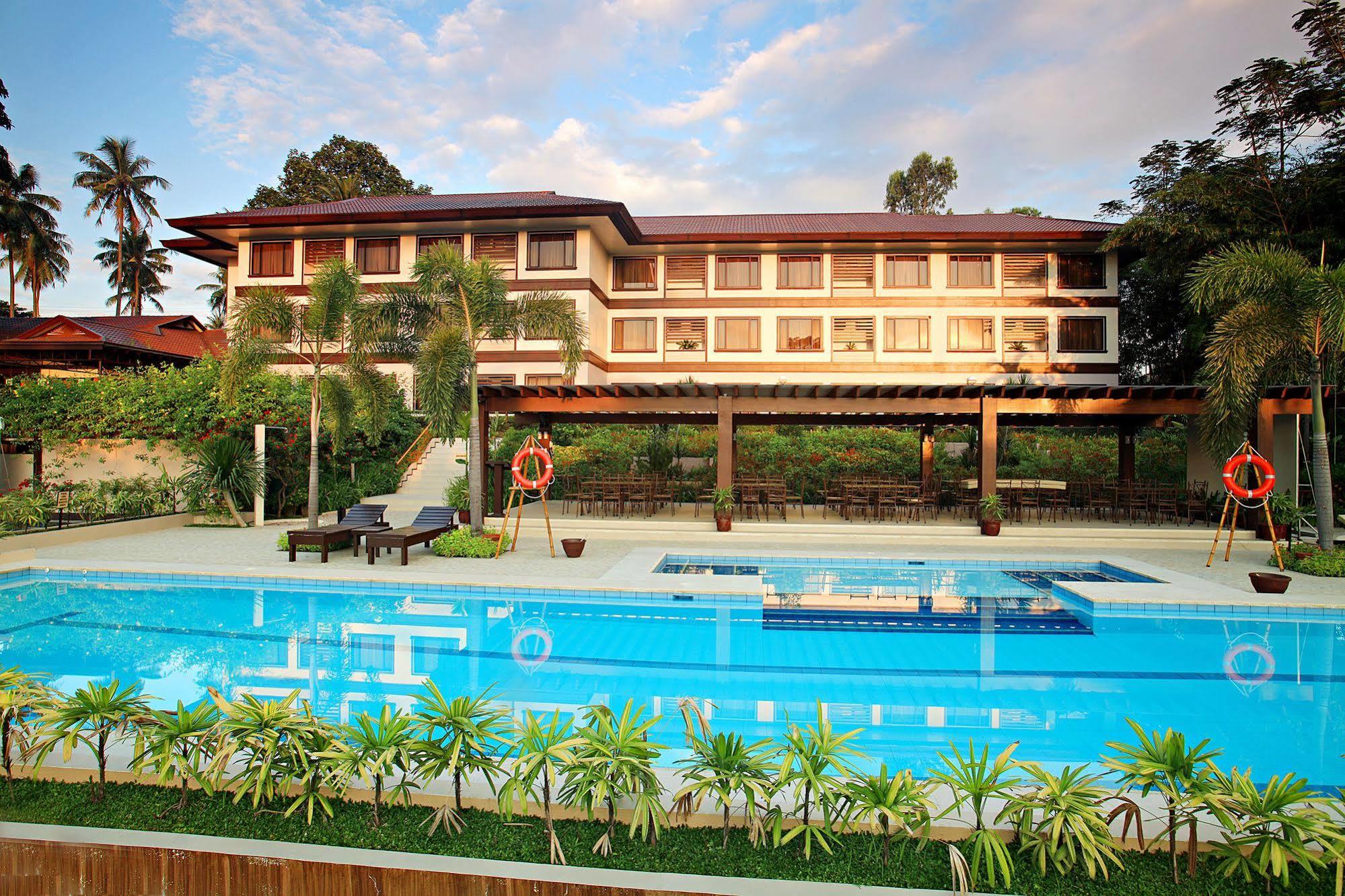 Hotel Tropika Davao City Exteriör bild