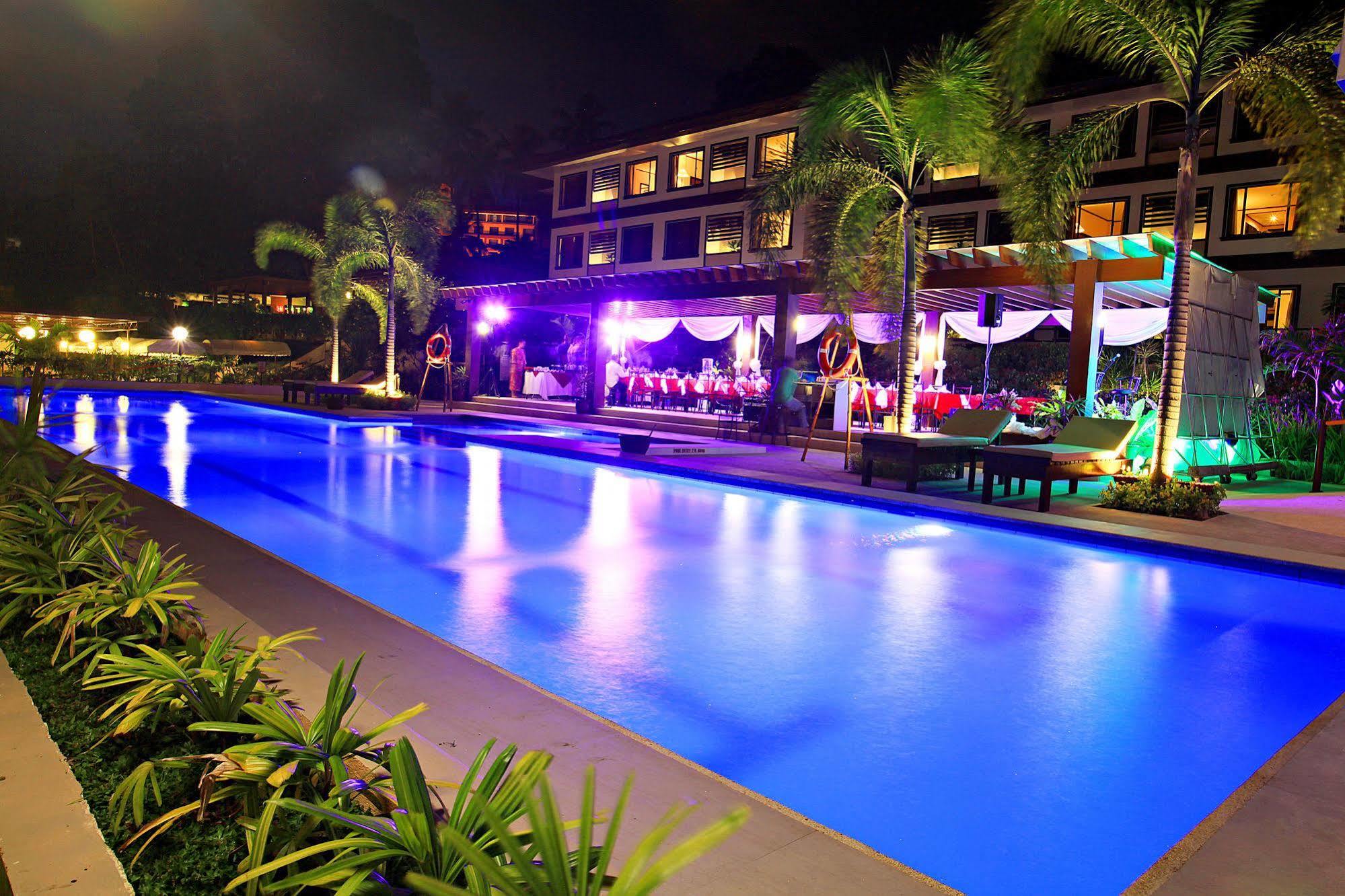 Hotel Tropika Davao City Exteriör bild